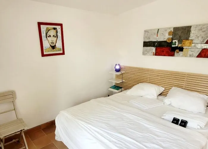 Bright With Pool In بيت للعطل *