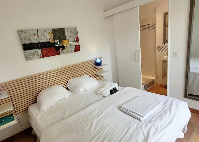 Bright With Pool In بيت للعطل *