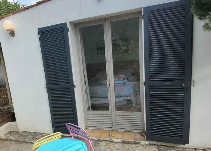 بيت للعطل Bright With Pool In *