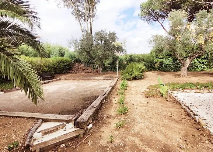 بيت للعطل Bright With Pool In *