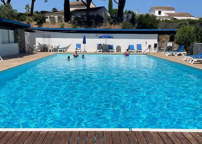 Bright With Pool In Semesterbostad *