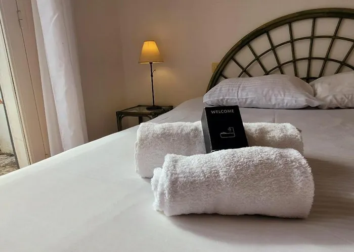 Hébergement de vacances Bright With Pool In